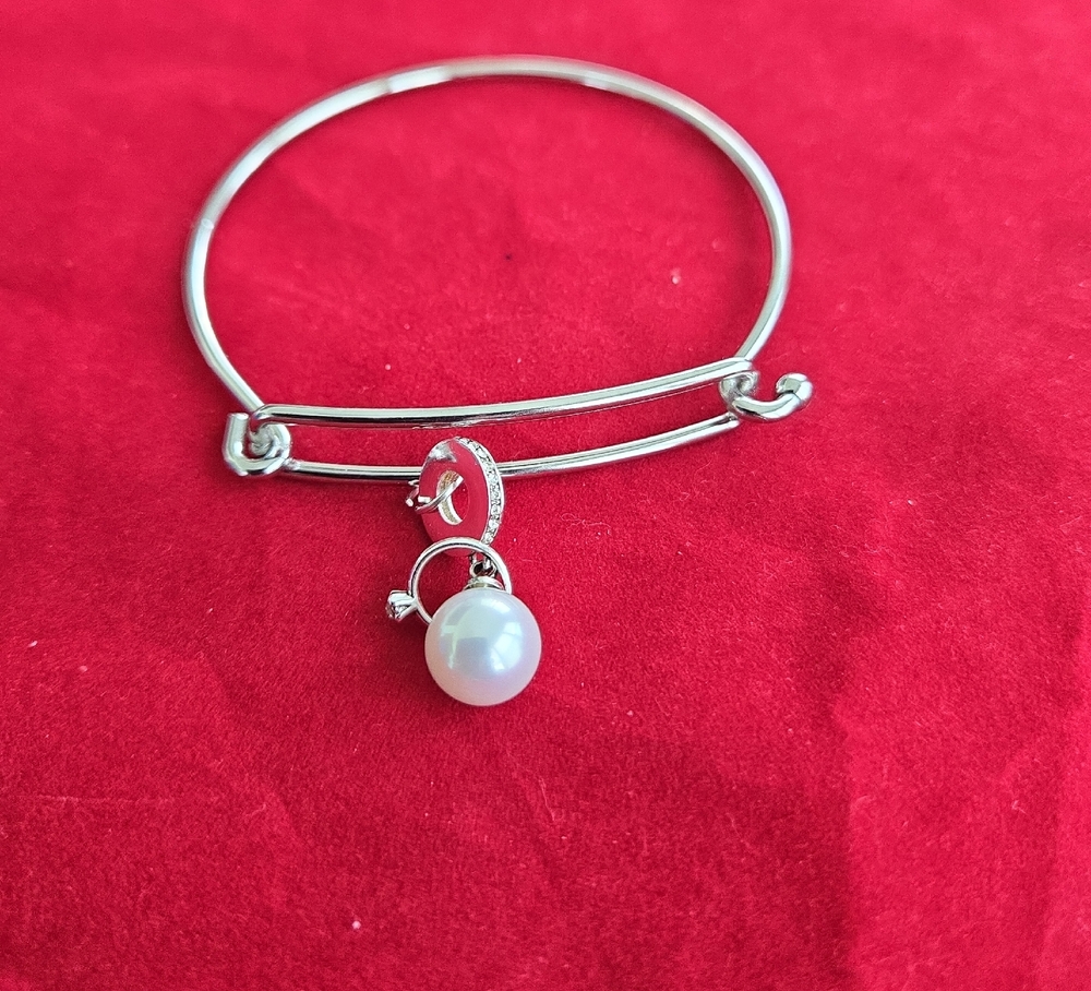 Silver Tone Bangle Bracelet with Pearl & Crystal Charm – Timeless Elegance